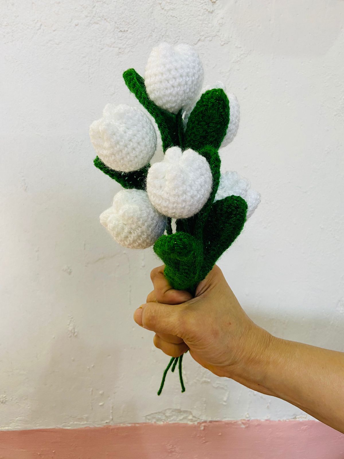Handmade flower bunch- set of 6 white tulip