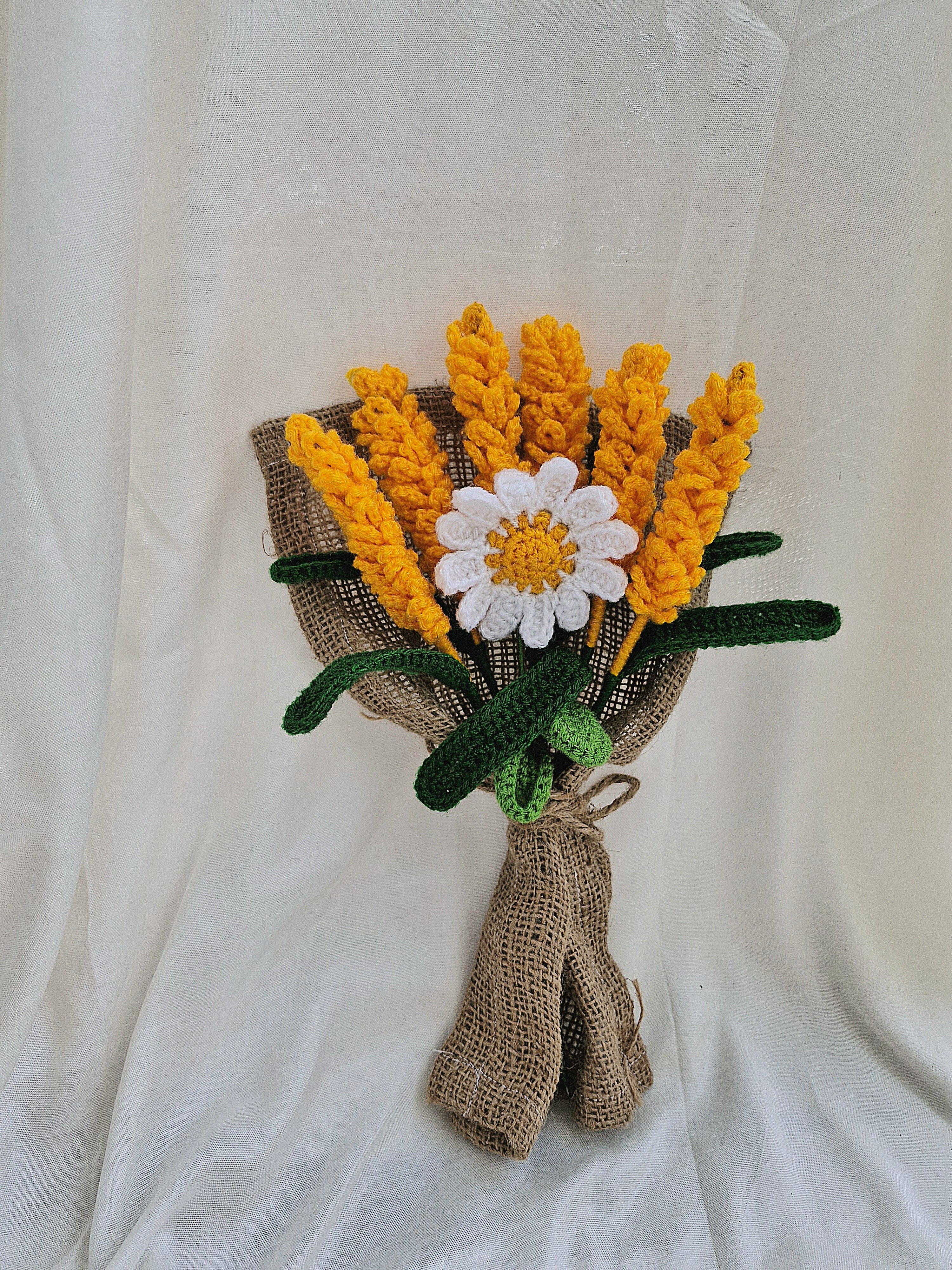 Handmade flower bouquet- Set of 1 Daisy flower and 6 yellow lavender