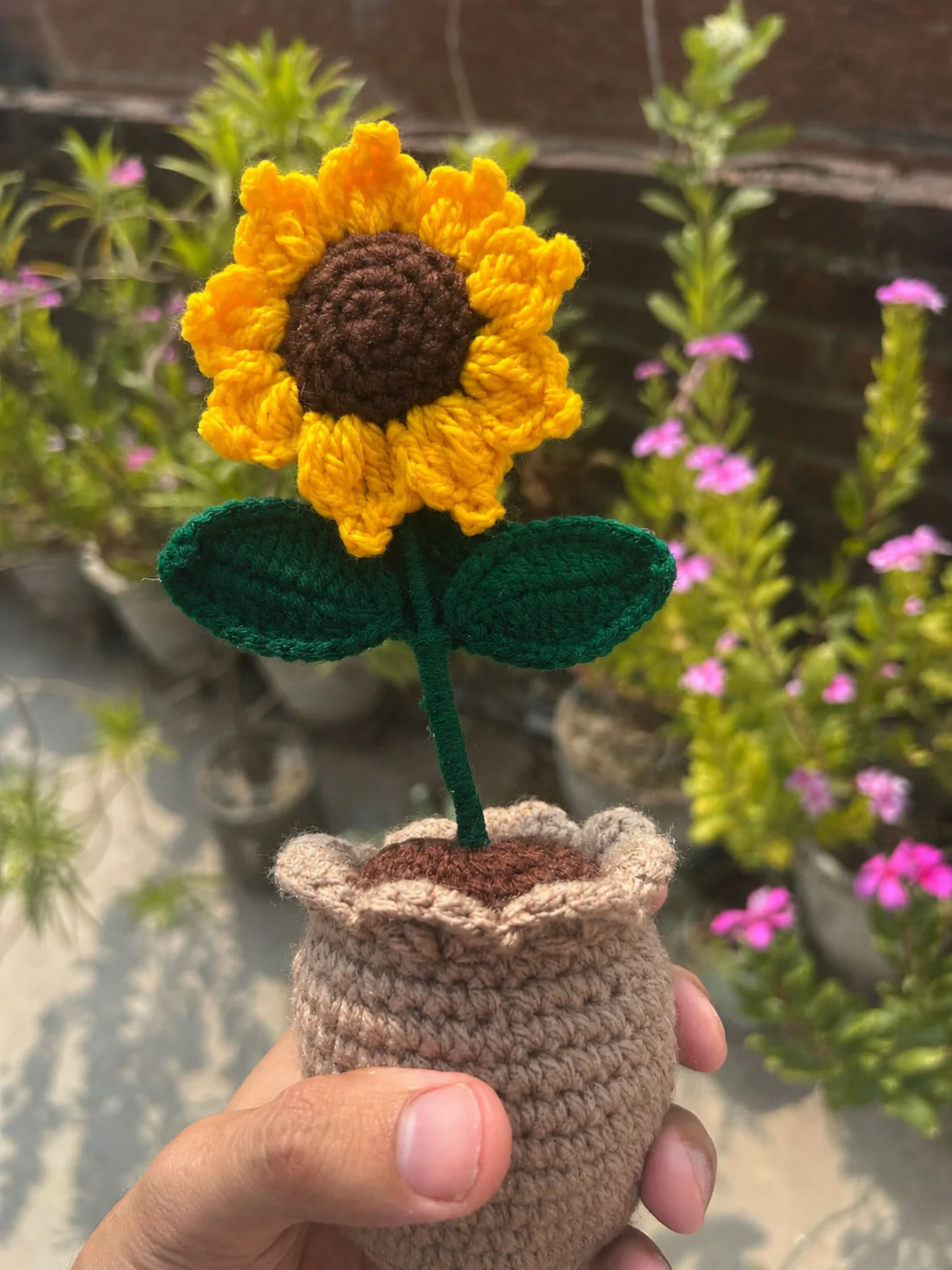 Crochet Handmade Yellow Sunflower Pot (1 steam)