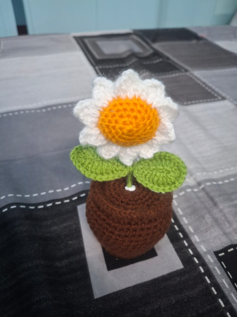 Crochet Handmade White Sunflower Pot (1 steam)